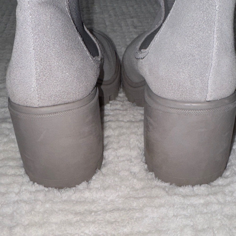 ✨ EUC Splendid Gray Suede Chelsea Ankle Boots – Women’s Size 7 ✨ - Picture 8 of 10